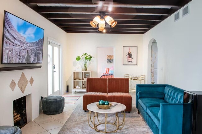 Photo - 129 E Hart St