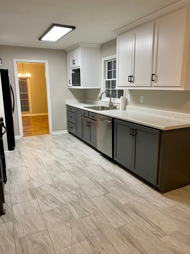 Photo - 302 Cherokee Dr