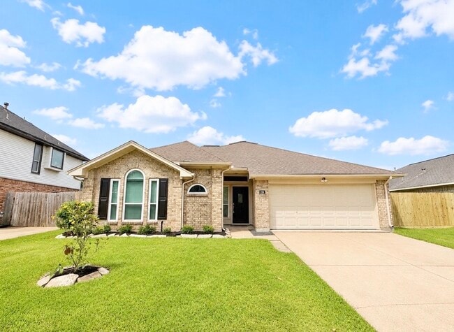 Building Photo - 236 Almond Dr