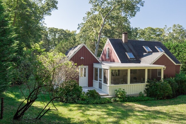 Photo - 25 Cove Rd N