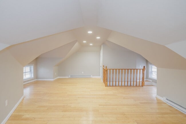 Building Photo - 23 6th St Unit 23 1/2 6th St