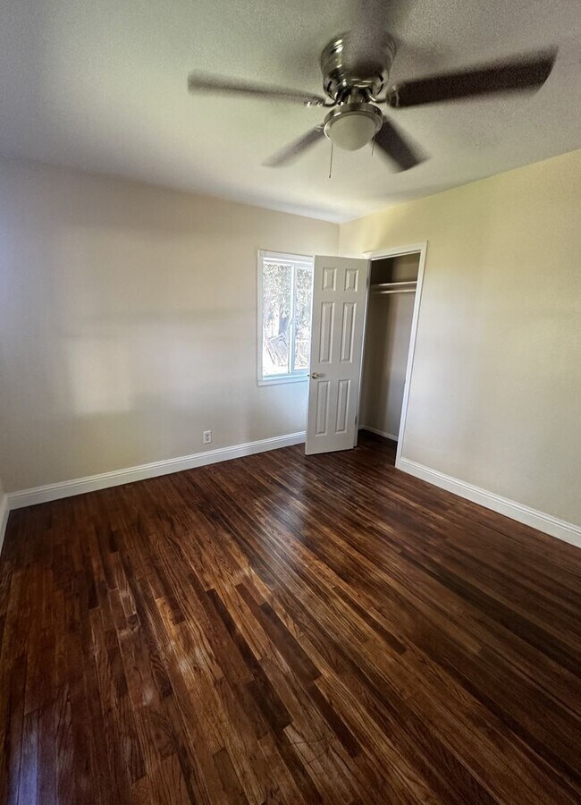 Photo - Charming 2/1 with bonus room on HWY 32- Av...