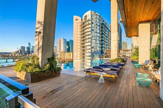 Photo - 70 Rainey St Unidad 1702 Rental