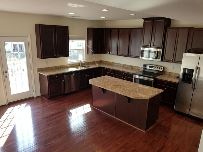 Photo - 1206 Madison Ln