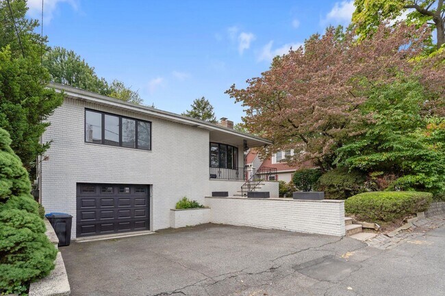 15 Barnes Dr