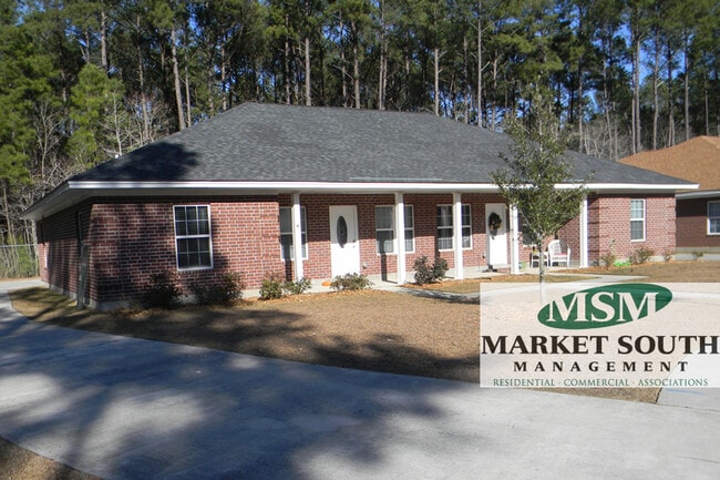 Building Photo - LIVE OAK DUPLEXES- HISTORIC POOLER