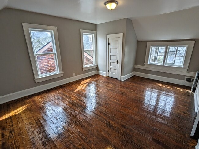 Photo - 216 W 12th St Unit 1