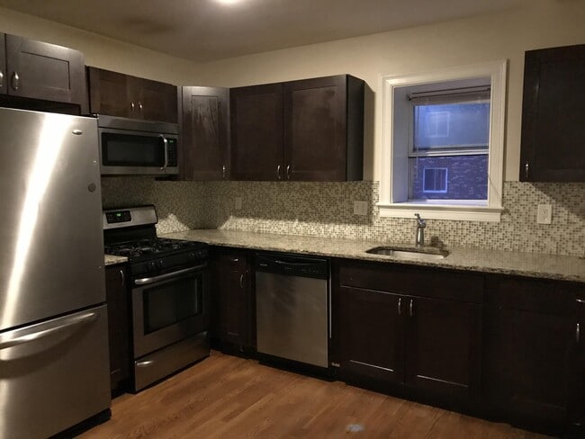 Building Photo - 10 Greylock Rd Unit #1