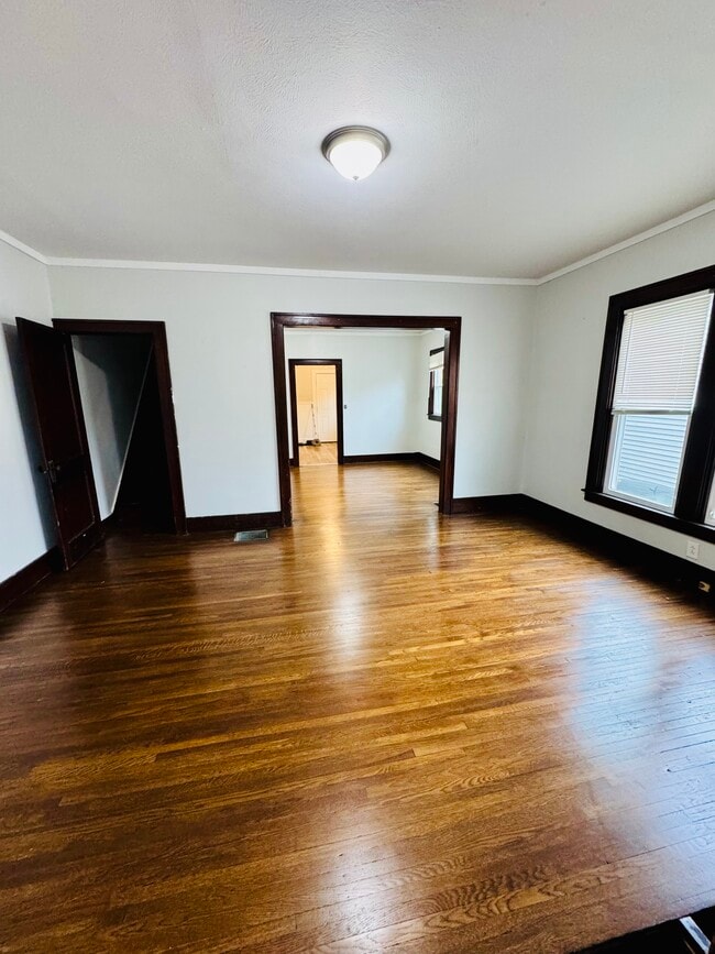 Photo - 423 Leonard St NE