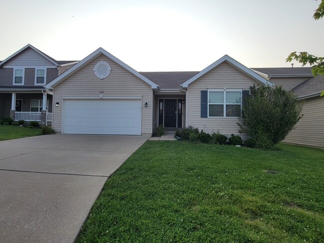 Photo - 5207 Footpath Ct House