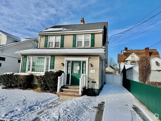 Building Photo - 10 Vernon Ave Unit 2 Rental