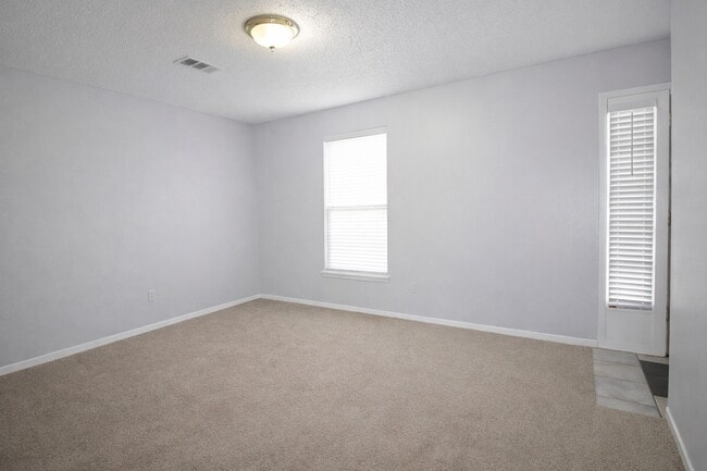 Building Photo - 1310 S Caney Trails Dr