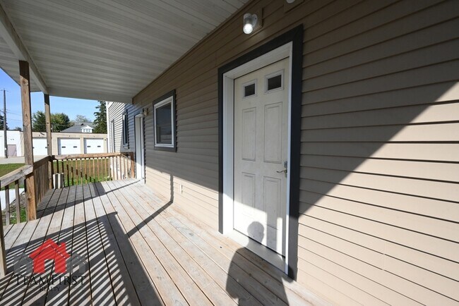 Photo - 205 N Maple St