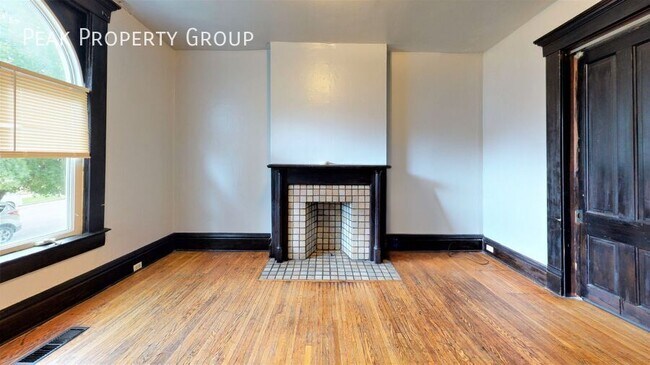 Photo - 196 W 8th Ave