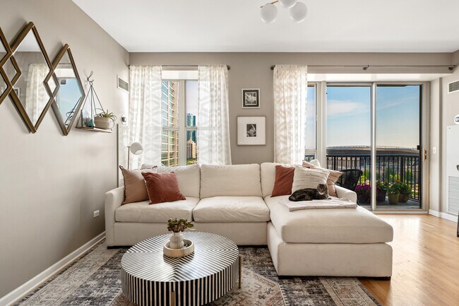 Photo - 1717 S Prairie Ave Condo Unit 1304