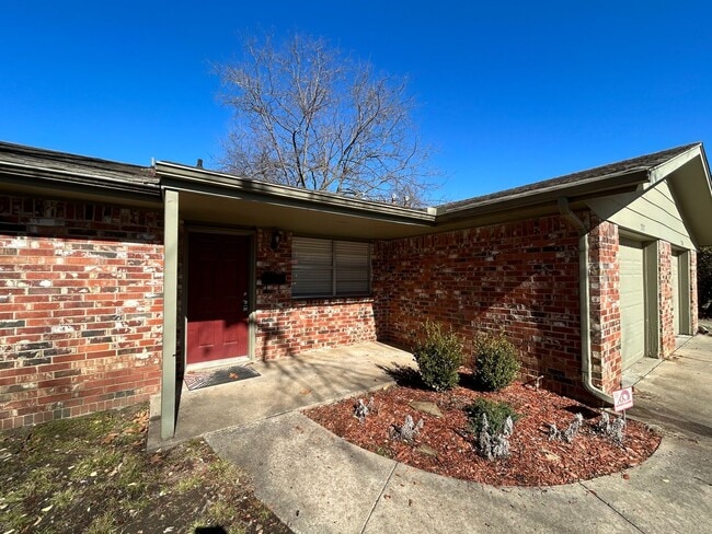 Building Photo - For Lease | Midtown Tulsa - Duplex | Avail... Rental