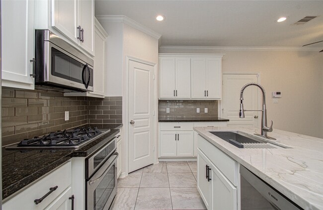 Photo - 4908 Crawford St