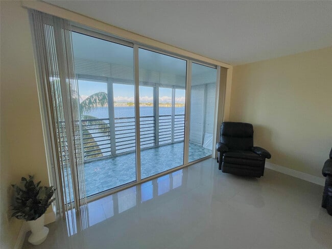 Photo - 1175 NE Miami Gardens Dr Unit 405