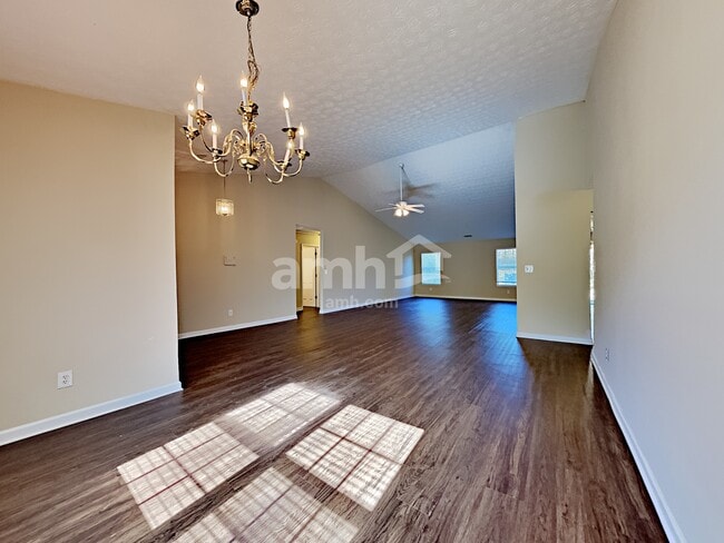 Photo - 186 Dean Way