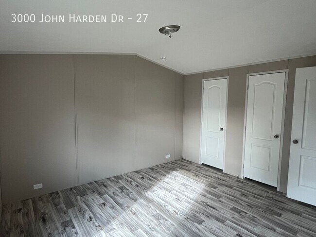 Photo - 3000 John Harden Dr