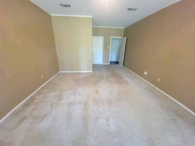 813 River Oaks Dr