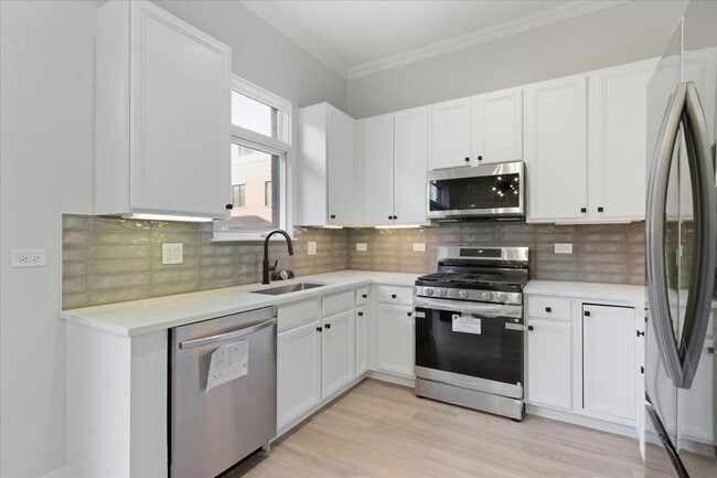 Photo - 839 W 14th Pl