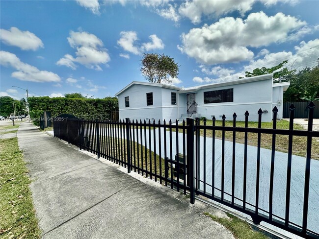 Building Photo - 8250 SW 25th St Rental