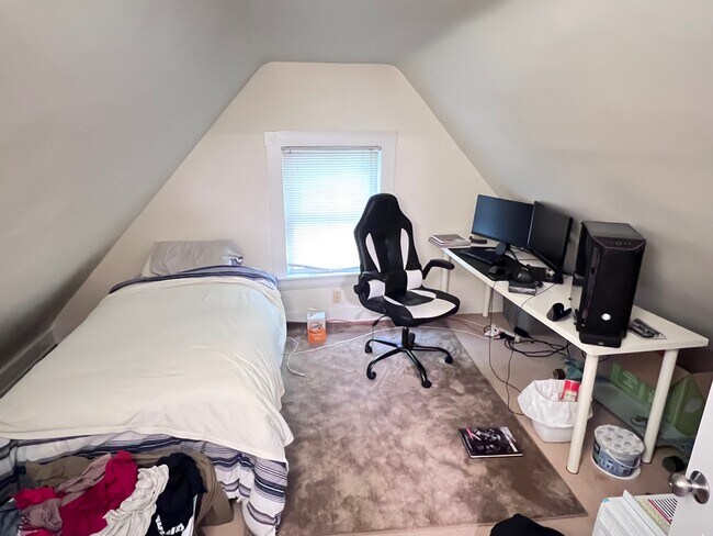 Photo - 2374 Victor St