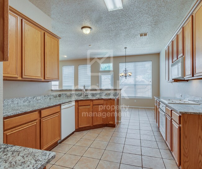 Photo - $2600! Beautiful 3 Bed, 2 Bath home in desirable PLANO! Tour Now!