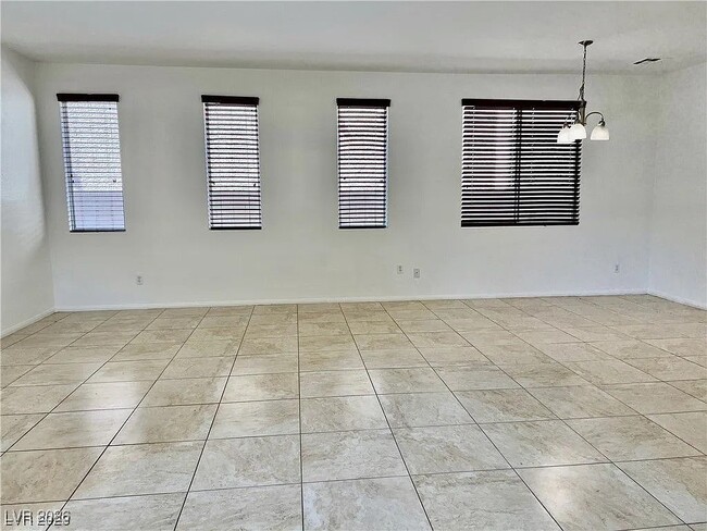 Photo - 732 Blue Barrel St