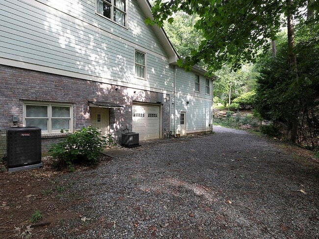 Photo - 2270 Pilgrim Mill Way