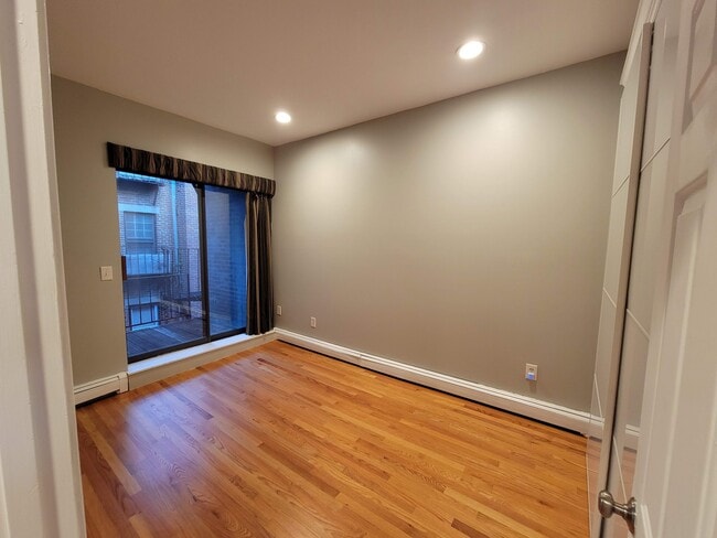 Photo - 390 Riverway