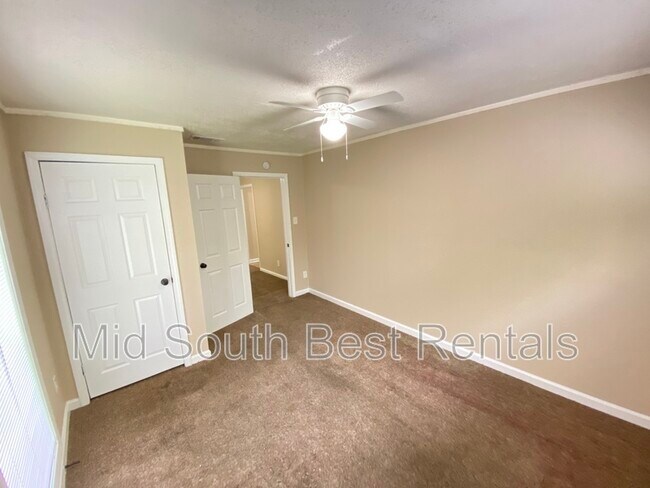 Photo - 1547 Delano Ave