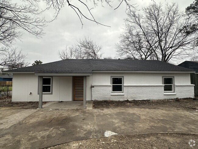 Building Photo - 3503 Fontana Dr Rental