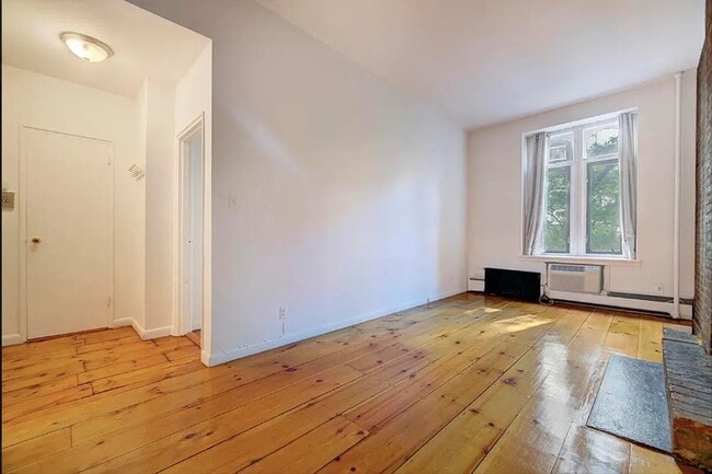 Photo - 106 E 30th St Unidad 2F