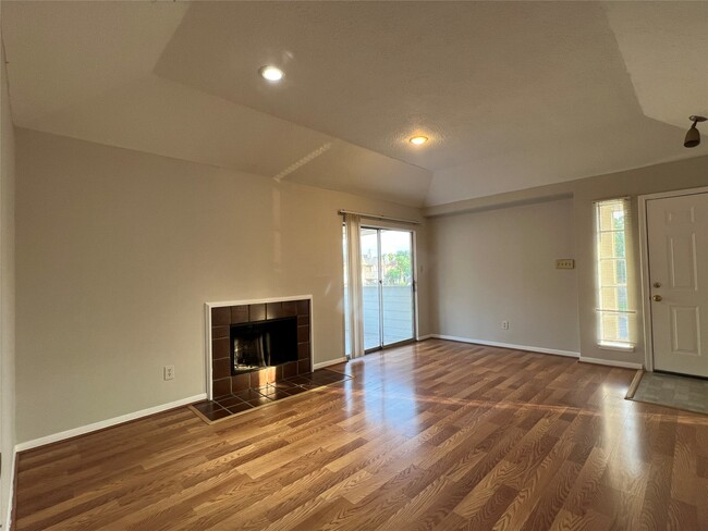 Building Photo - 11507 Meadow Ln Unit C