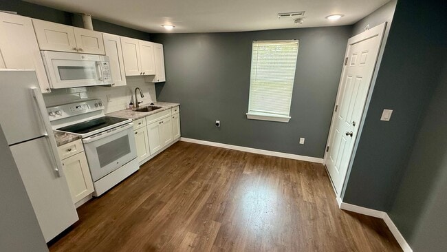21 E School House Ln Unit 7