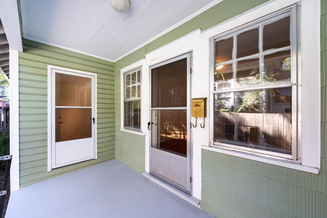 Side entrance with designated driveway - 1719 Club Rd Unit 1719