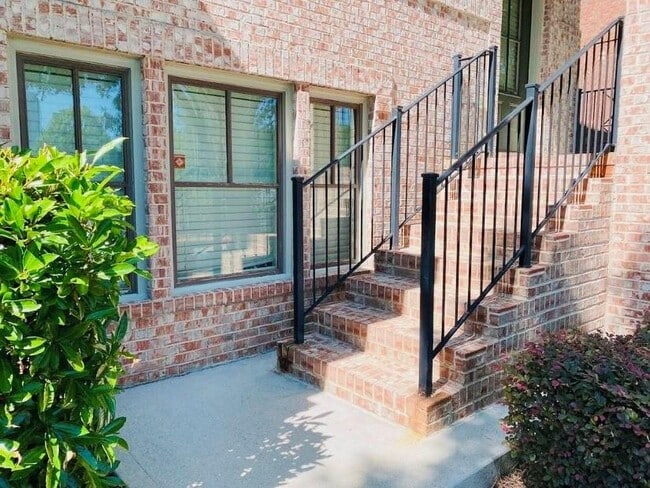 Photo - 836 Red Hart Ln