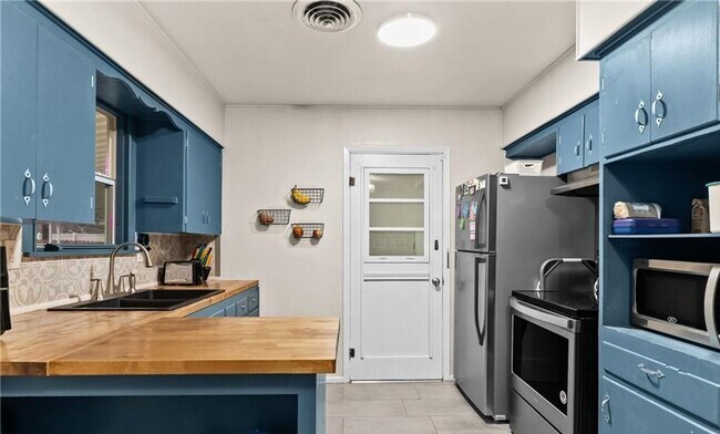 Photo - Cute 3-bedroom 2-bathroom house in Cove!