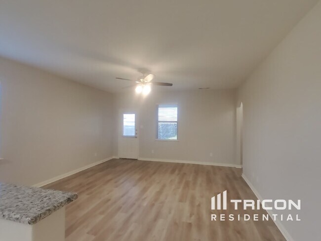 Photo - 185 Kennedy Dr