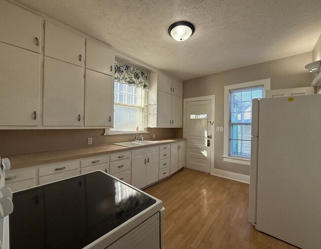 Photo - Charming 2 Bedroom Home with Garage on Corner Lot