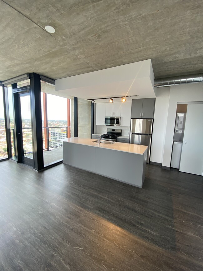 Building Photo - 15 N Elizabeth St Rental