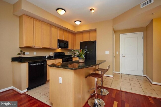 Building Photo - 2720 S Arlington Mill Dr Unit 706