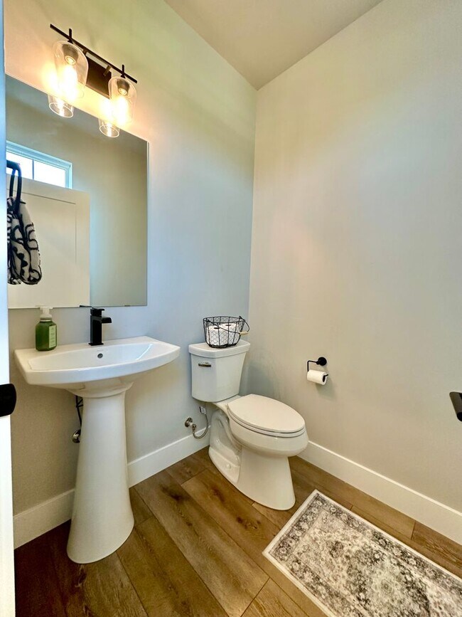 Photo - 3801 NE Eagle Rd House