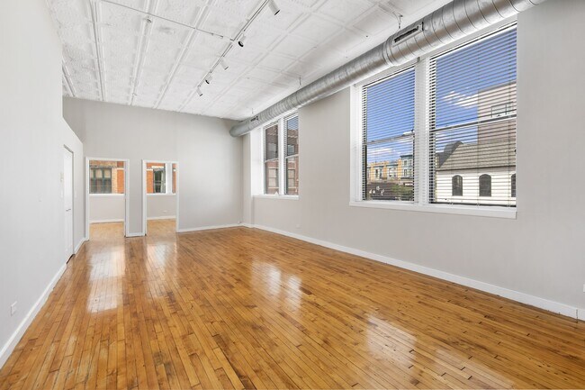 Photo - 1471 N Milwaukee Apartments