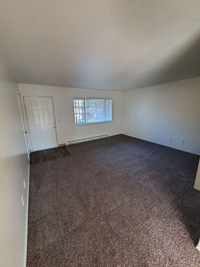Photo - 3930 Iberis St NE