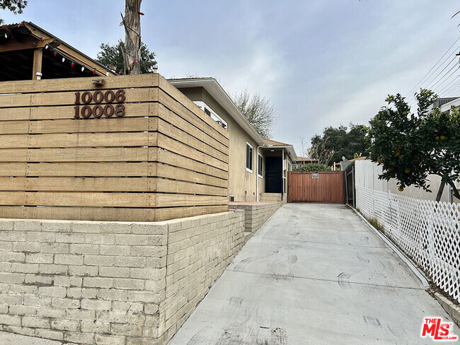 Building Photo - 10006 Silverton Ave Rental