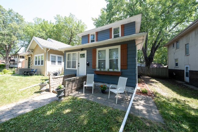 Building Photo - 2654 N Vincent Ave