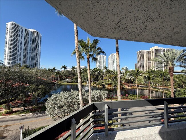 Building Photo - 19101 NE 36th Pl Unit 406